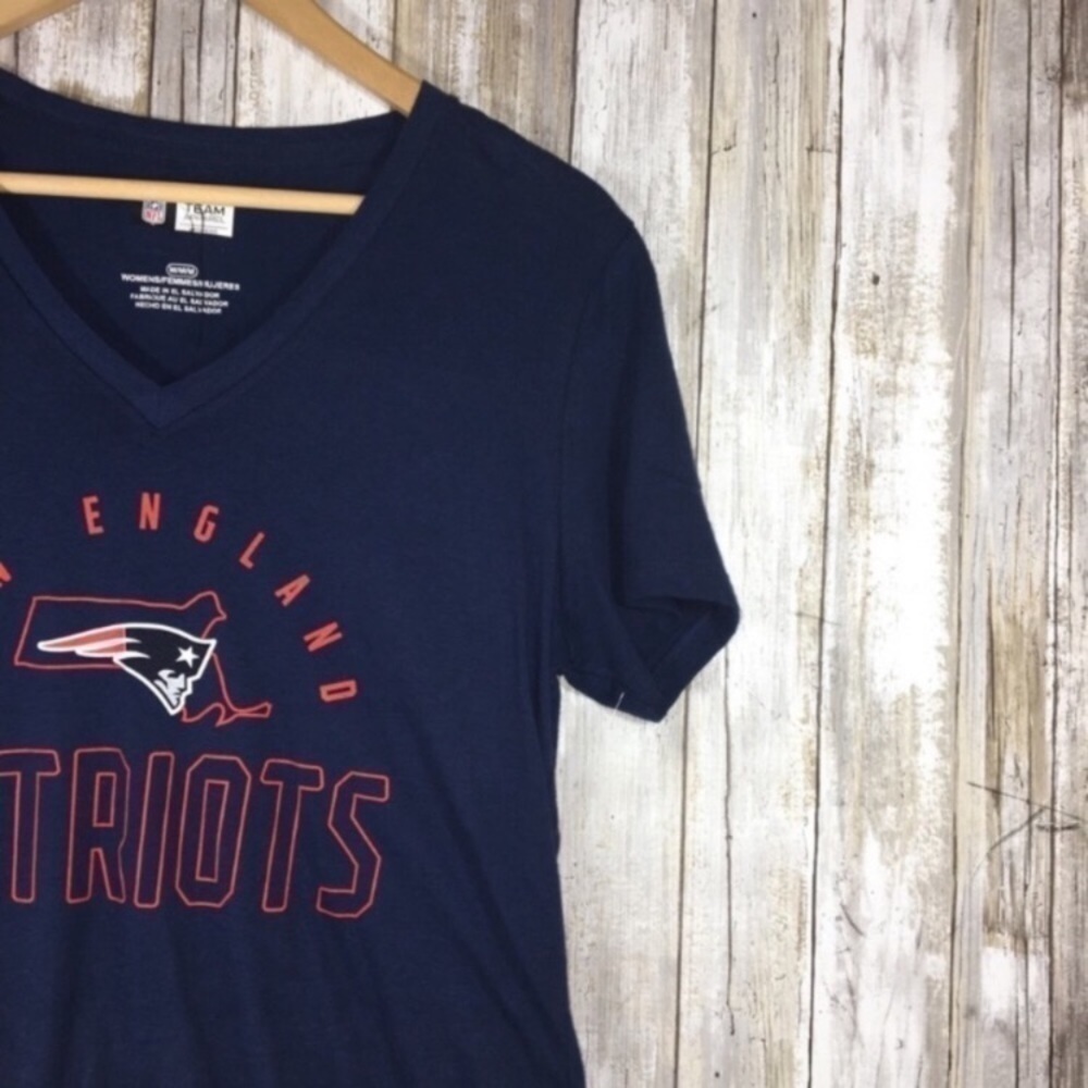 New England Patriots Women’s Small Graphic Tee NFL Blue Shirt - Picture 3 of 4
